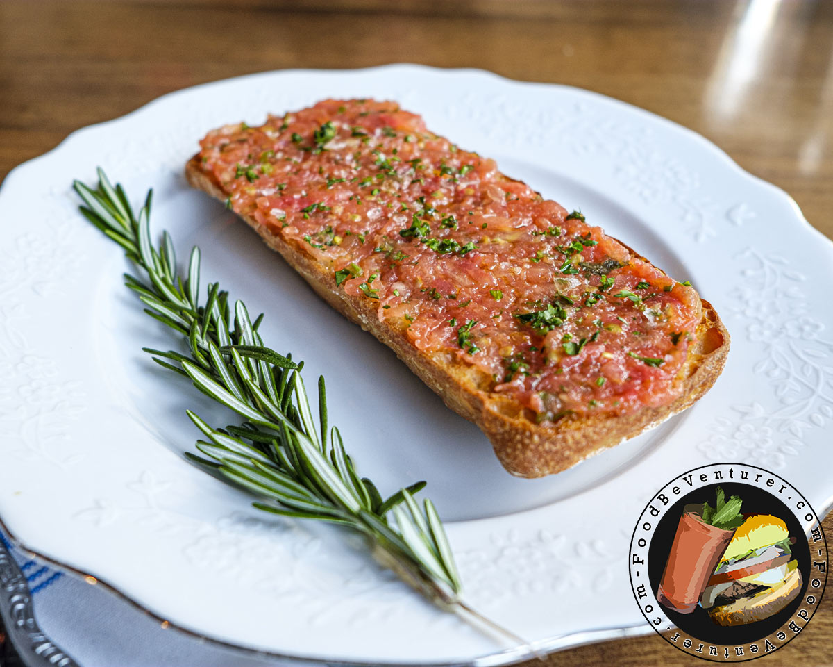 pan catalana on a plate